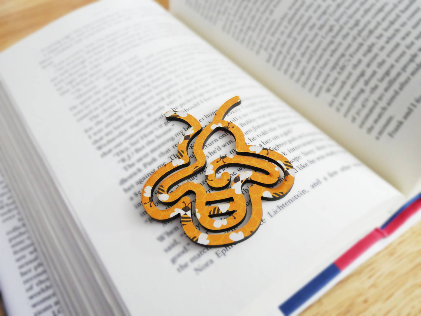 Bee Bookmark Clip