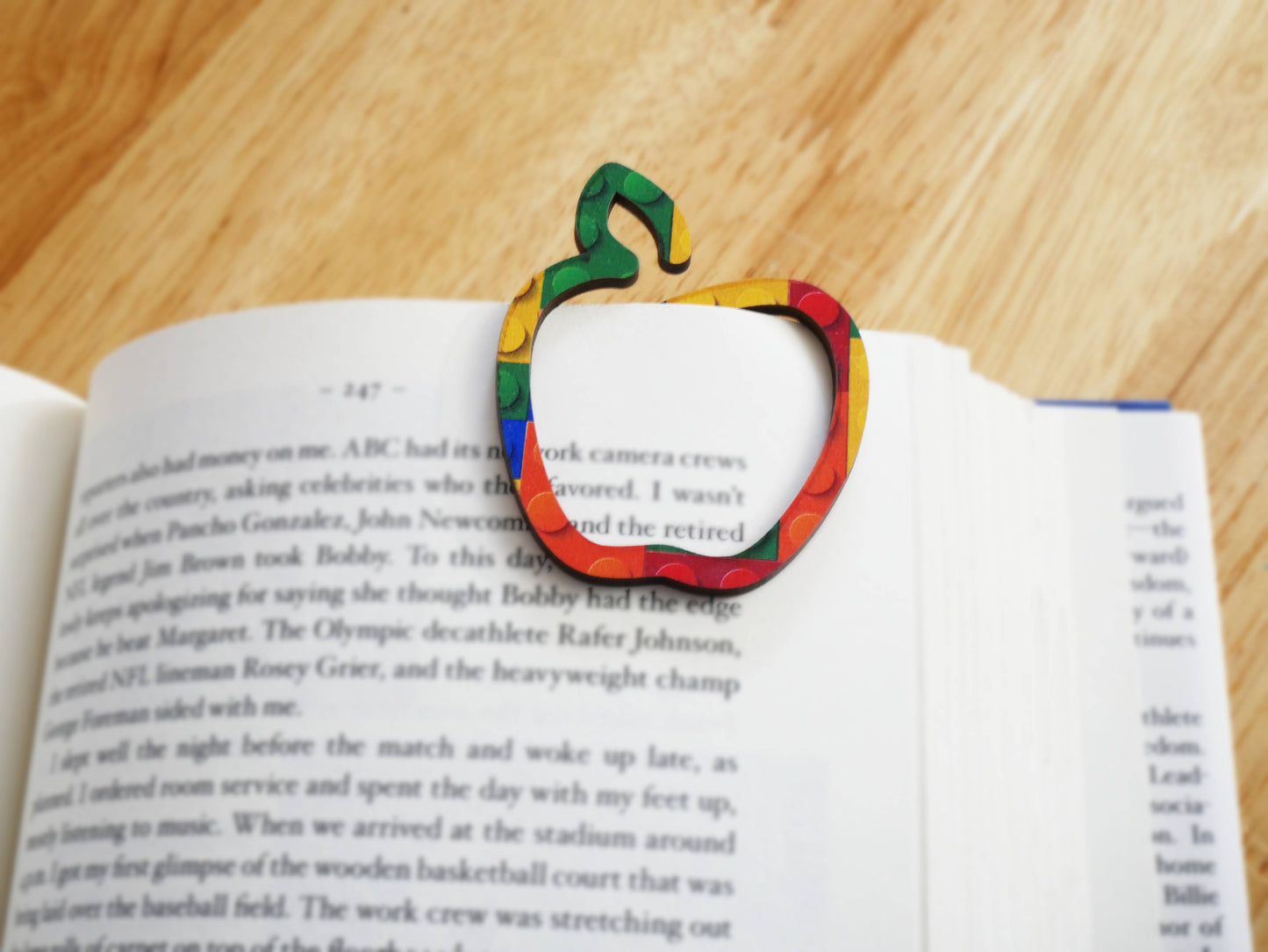 Apple Bookmark Clip