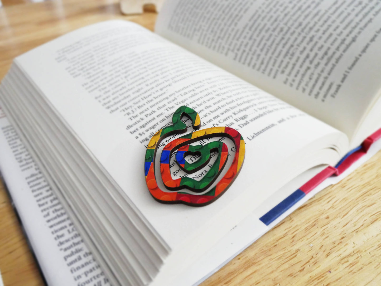 Apple Bookmark Clip